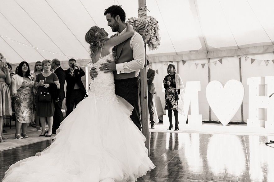 Nicola Jenkins Photography, first dance at Clapham Holme Farm in Hull